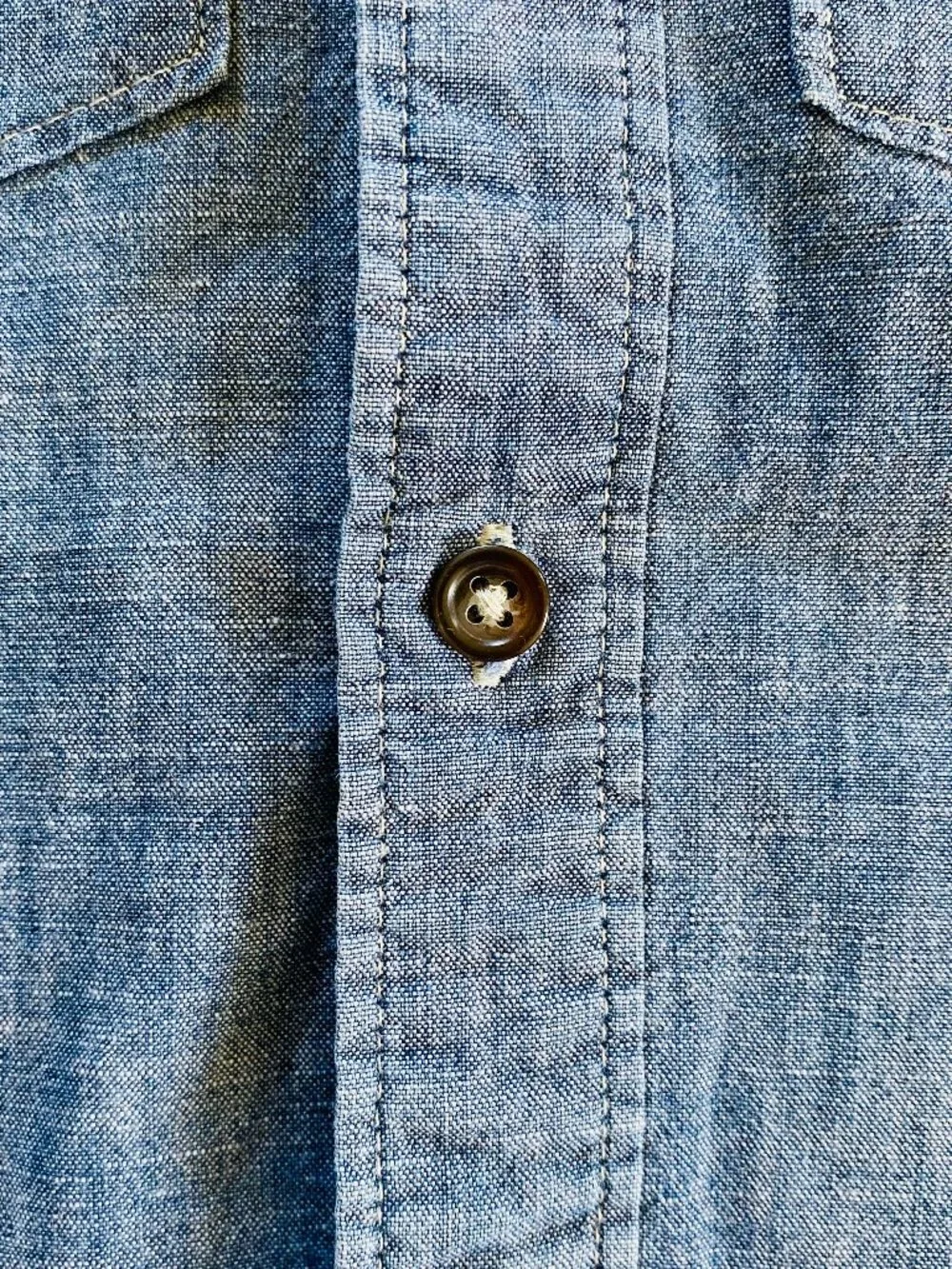 GAP kids boy's chambray button down California surf shirt size 6-7 small